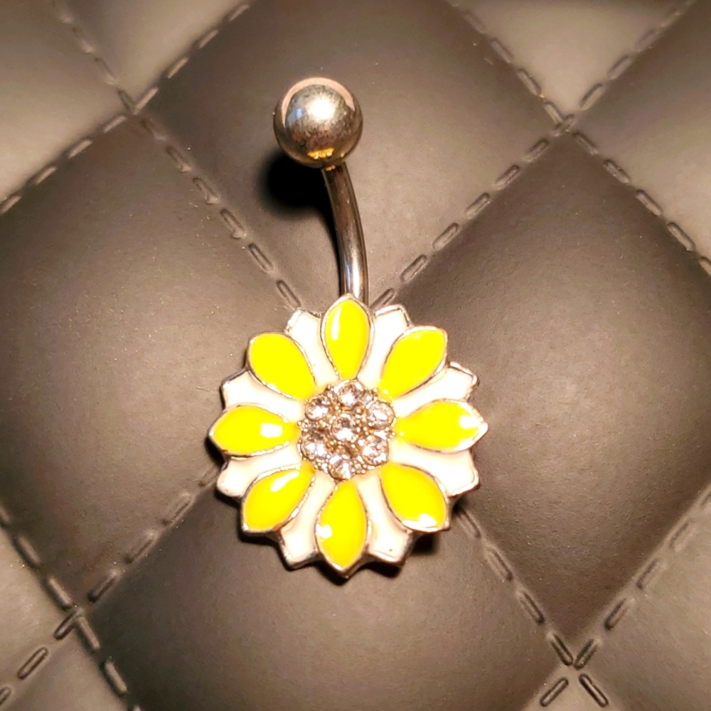 Belly button stainless steel ring jeweled flower 🌼